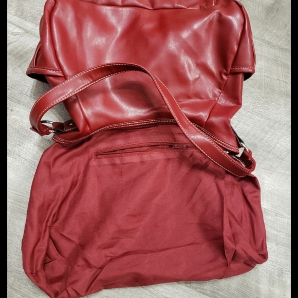 🆕️NWOT Red Shoulder Purse with a built-in wallet on front - Picture 10 of 15